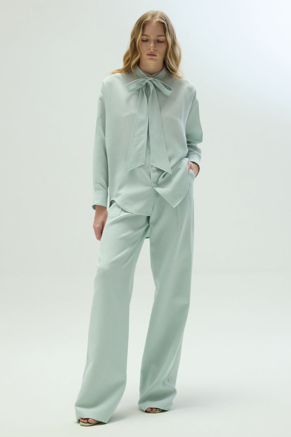 VICKTEERUT Wide Leg Trousers กางเกงขาบาน