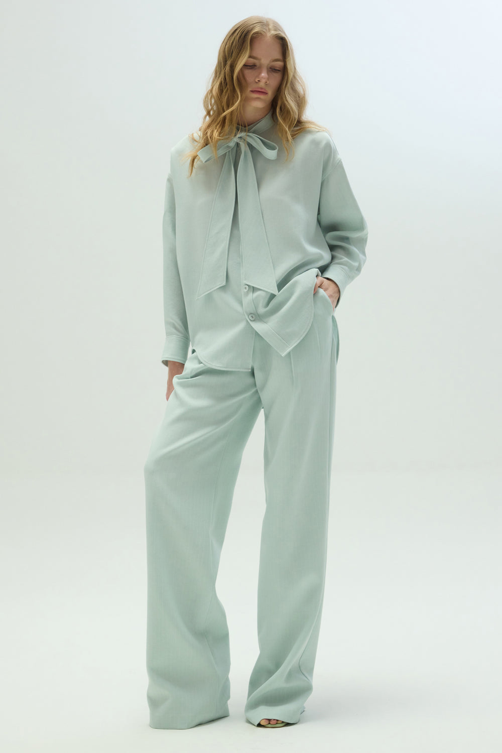 VICKTEERUT Wide Leg Trousers กางเกงขาบาน