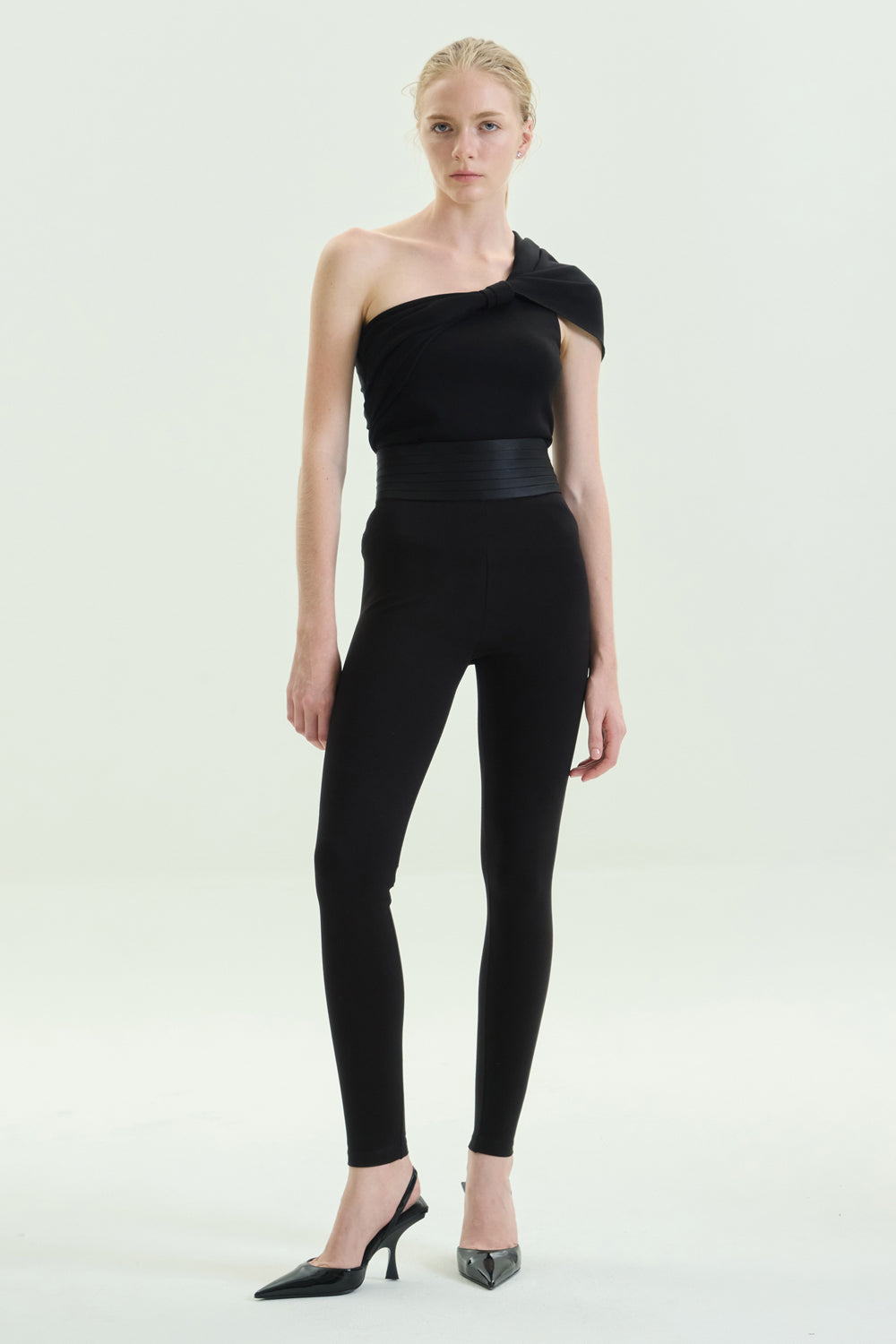 VICKTEERUT Skinny Trousers with Pleated Waistband กางเกงขายาว ทรงสกินนี่