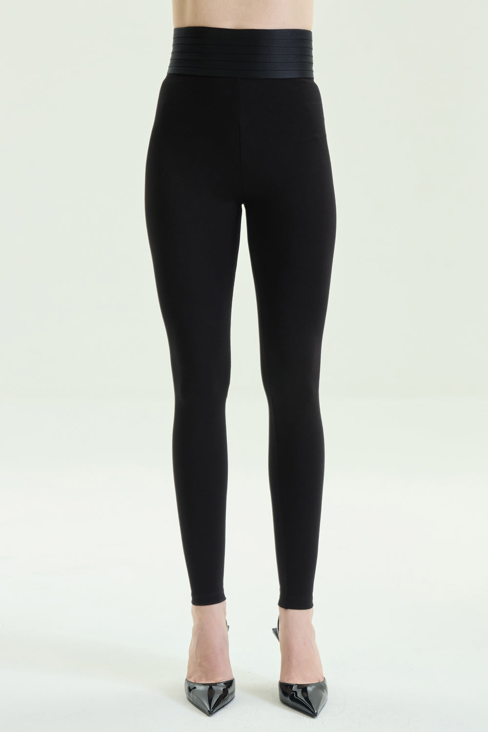VICKTEERUT Skinny Trousers with Pleated Waistband กางเกงขายาว ทรงสกินนี่
