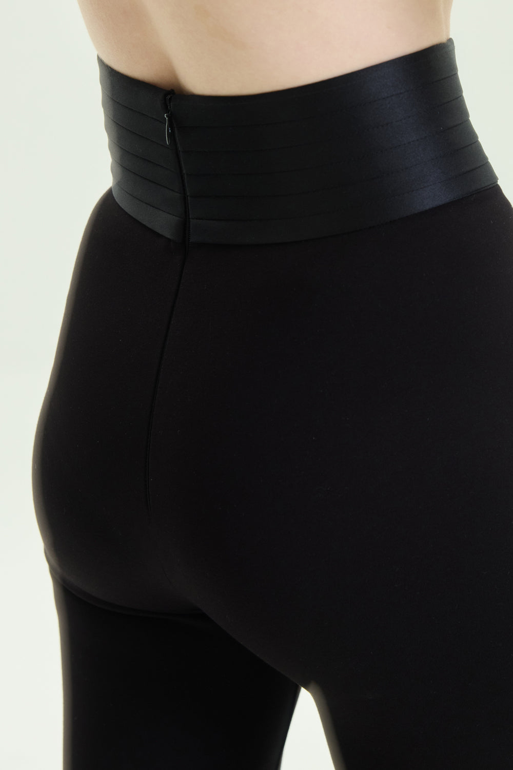 VICKTEERUT Skinny Trousers with Pleated Waistband กางเกงขายาว ทรงสกินนี่