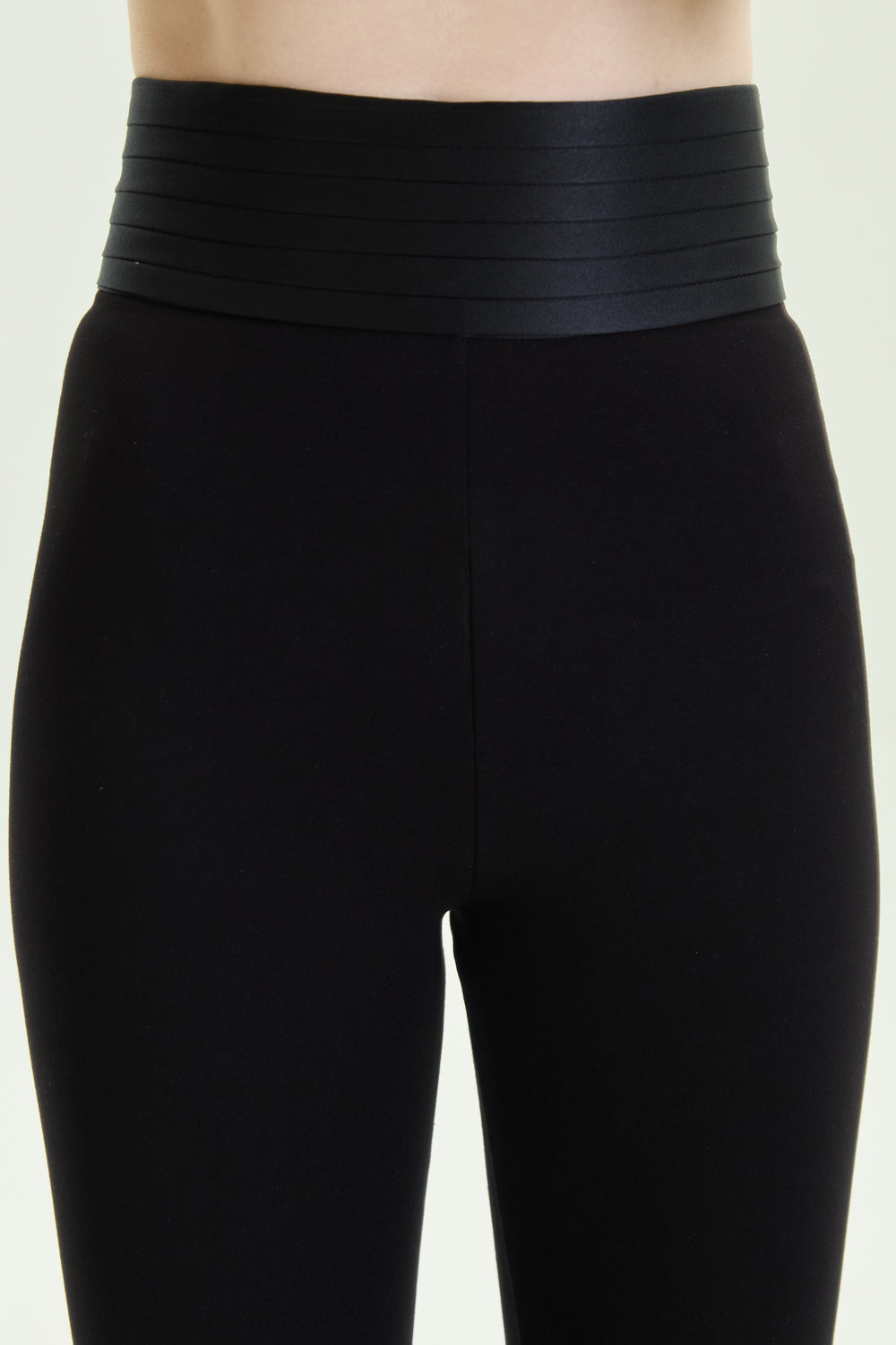 VICKTEERUT Skinny Trousers with Pleated Waistband กางเกงขายาว ทรงสกินนี่