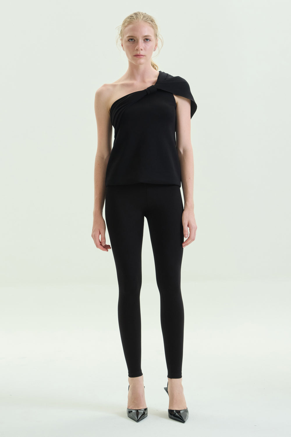 VICKTEERUT Skinny Trousers with Pleated Waistband กางเกงขายาว ทรงสกินนี่