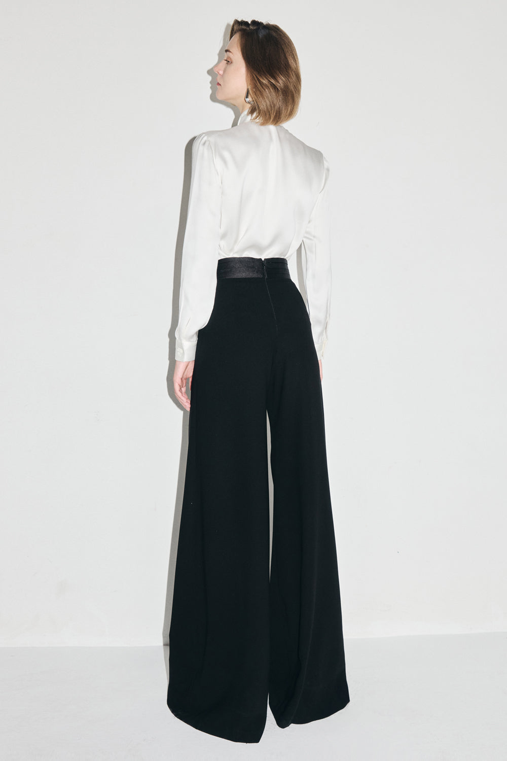 VICKTEERUT Wide Leg Trousers with Tuck Pleat Waistband กางเกงขาบาน ขอบเอวตีเกล็ด