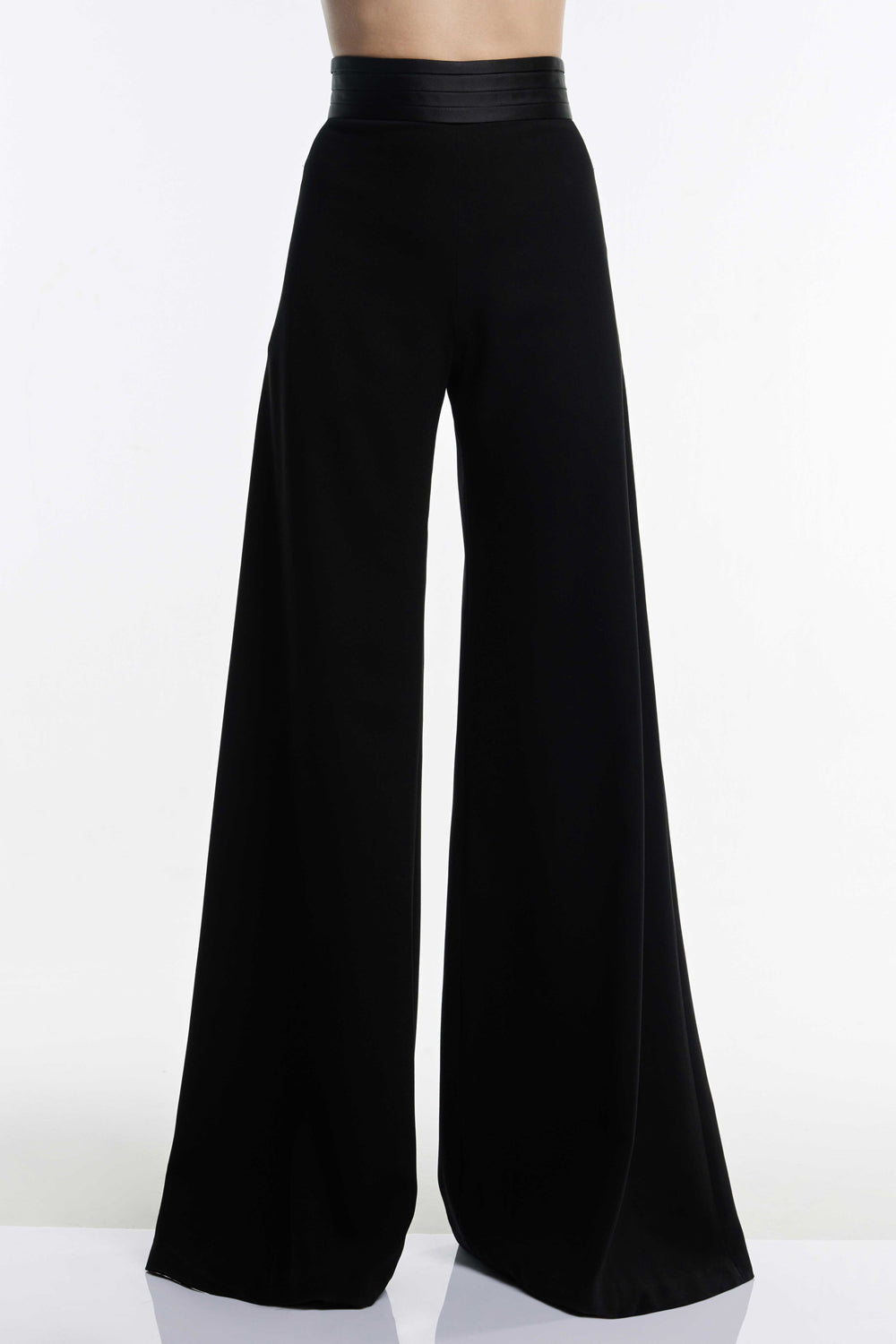 VICKTEERUT Wide Leg Trousers with Tuck Pleat Waistband กางเกงขาบาน ขอบเอวตีเกล็ด