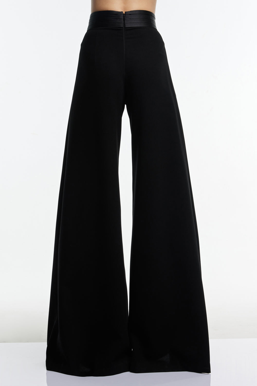 VICKTEERUT Wide Leg Trousers with Tuck Pleat Waistband กางเกงขาบาน ขอบเอวตีเกล็ด