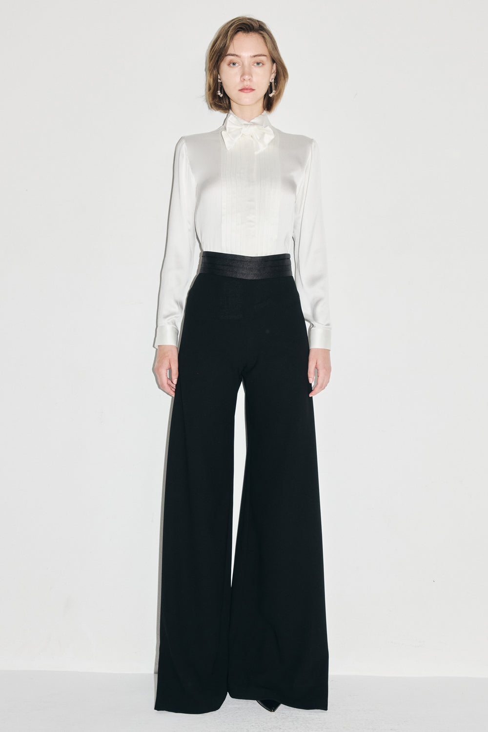 VICKTEERUT Wide Leg Trousers with Tuck Pleat Waistband กางเกงขาบาน ขอบเอวตีเกล็ด