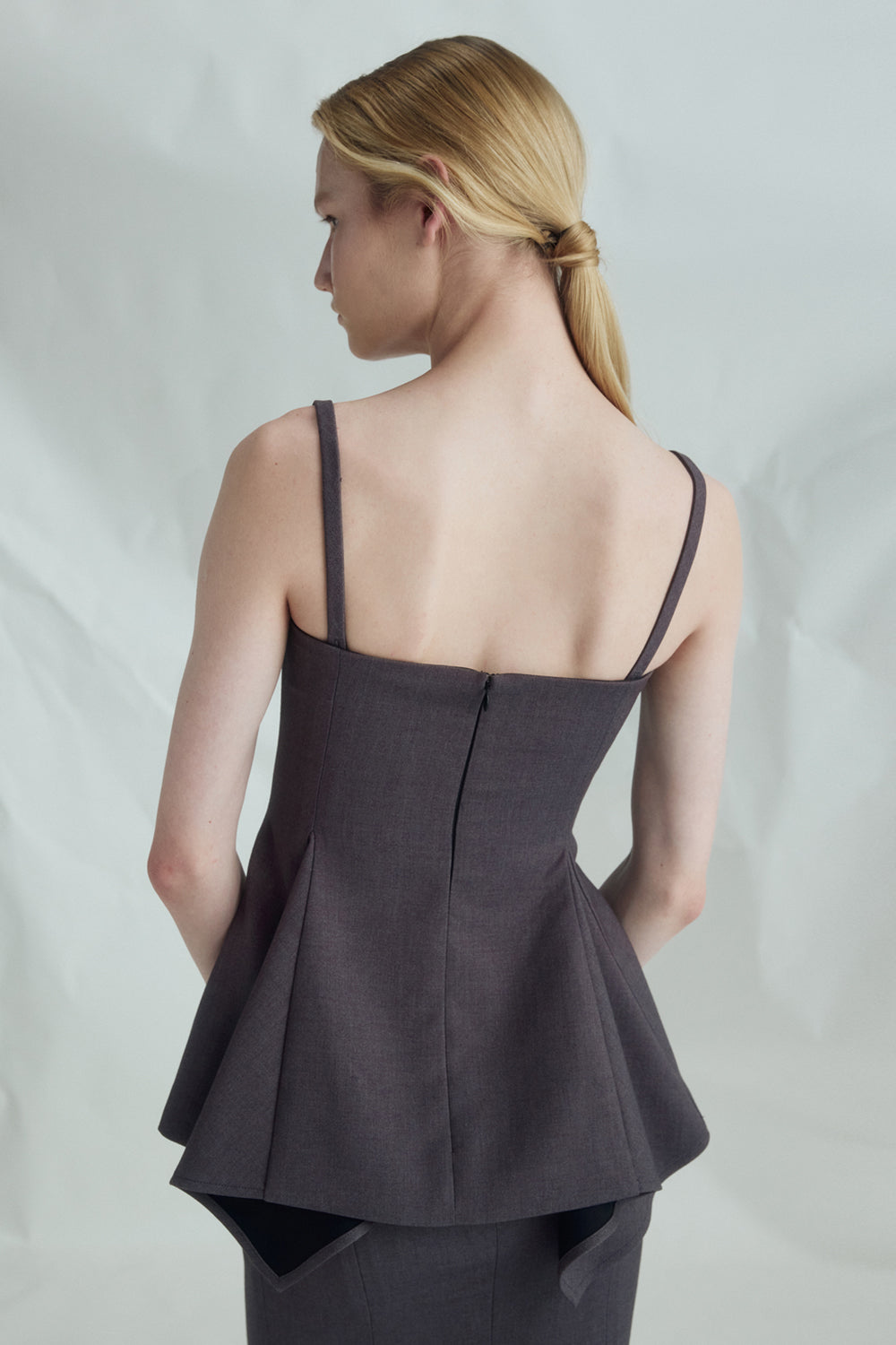 VICKTEERUT Origami-Fold Spaghetti Strap Blouse เสื้อสายเดี่ยว ตกแต่งดีเทลโอริกามิ
