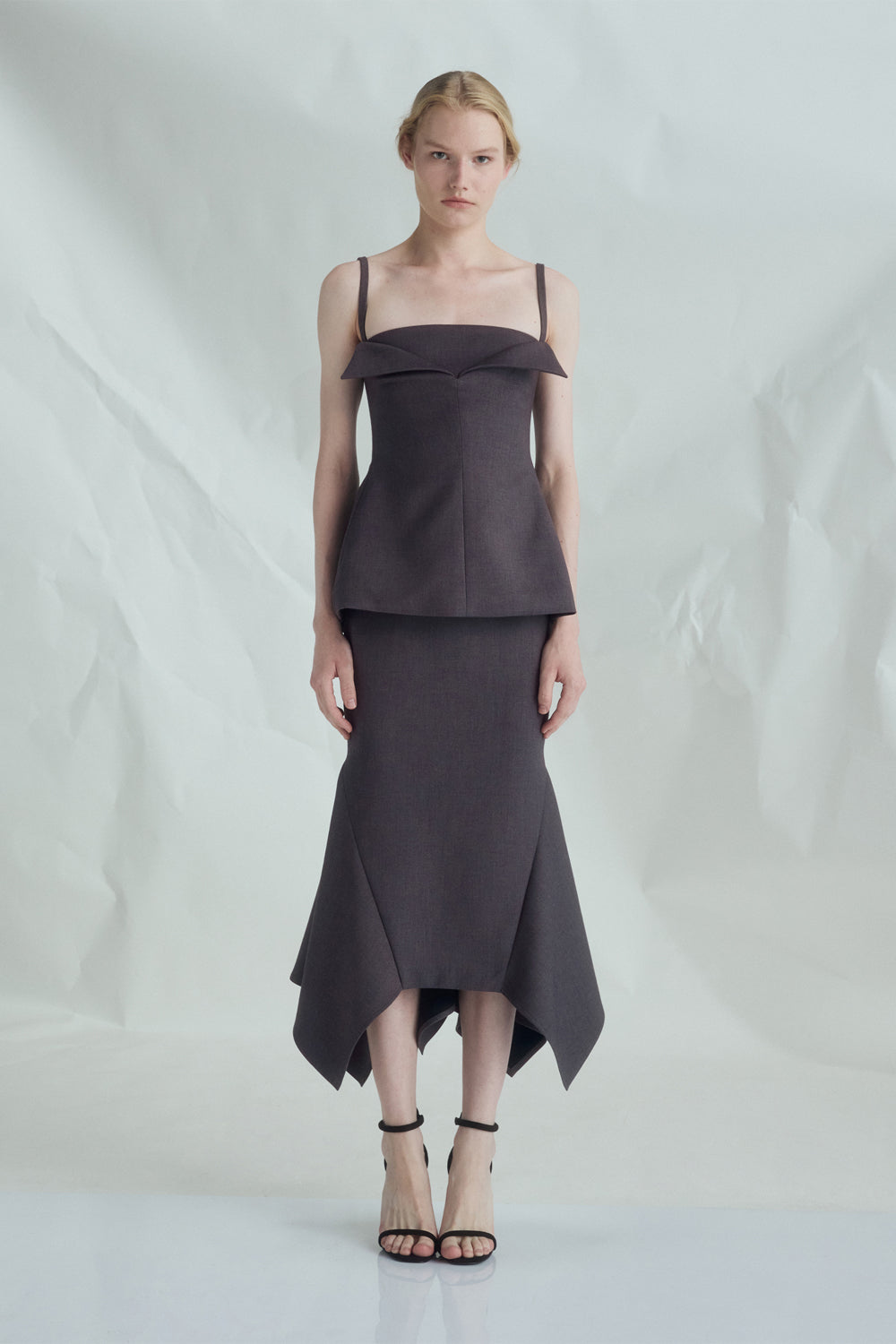 VICKTEERUT Origami-Fold Spaghetti Strap Blouse เสื้อสายเดี่ยว ตกแต่งดีเทลโอริกามิ