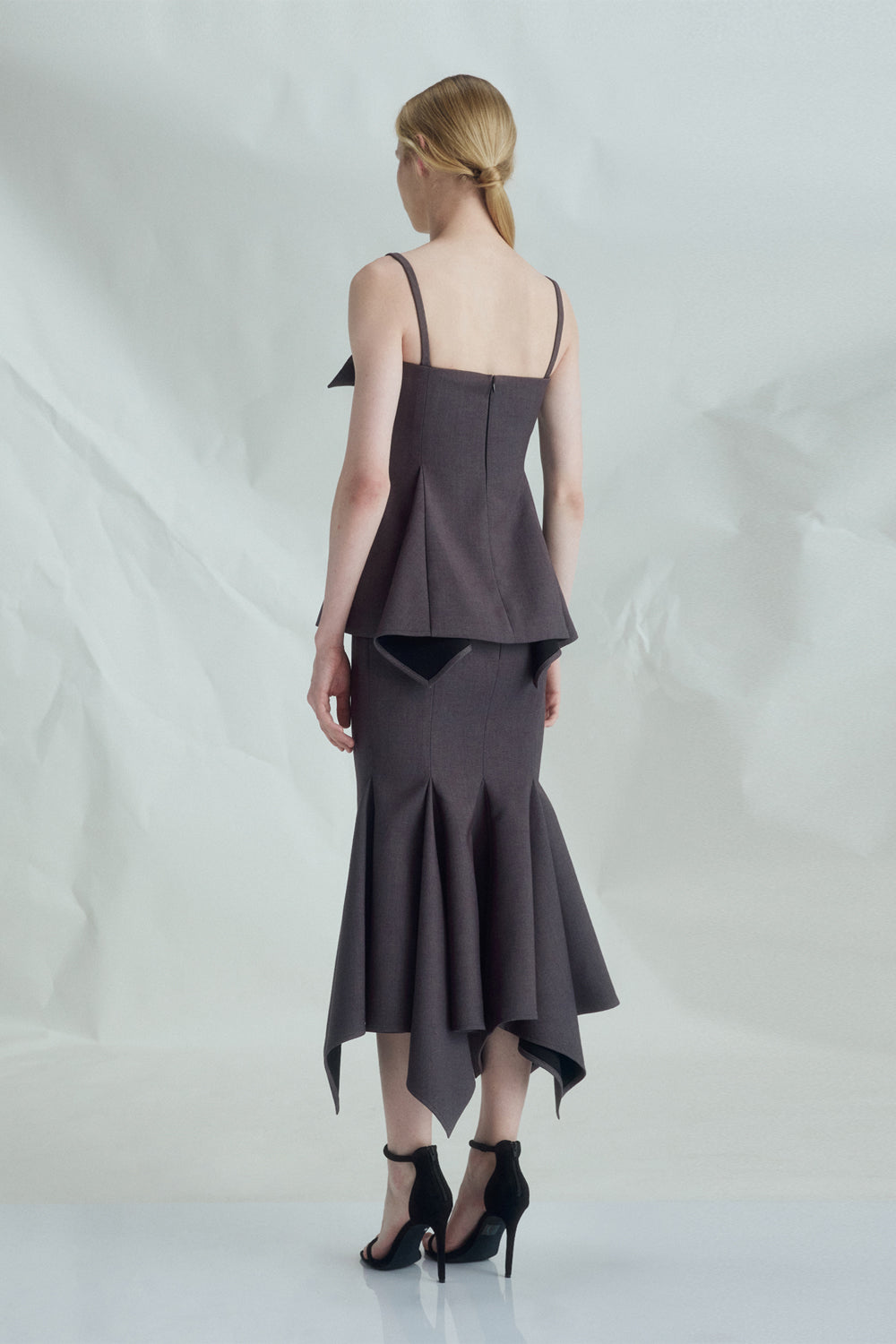 VICKTEERUT Origami-Fold Spaghetti Strap Blouse เสื้อสายเดี่ยว ตกแต่งดีเทลโอริกามิ