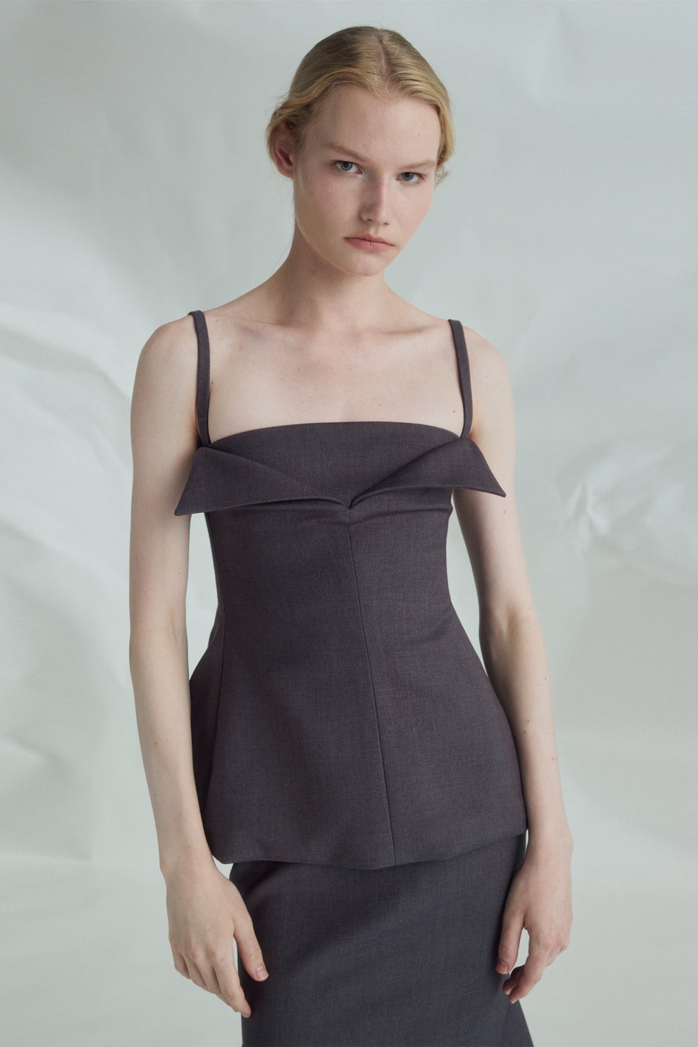 VICKTEERUT Origami-Fold Spaghetti Strap Blouse เสื้อสายเดี่ยว ตกแต่งดีเทลโอริกามิ