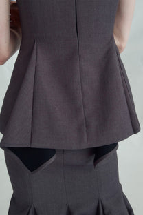 VICKTEERUT Origami-Fold Spaghetti Strap Blouse เสื้อสายเดี่ยว ตกแต่งดีเทลโอริกามิ