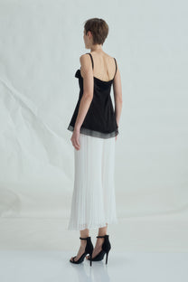 VICKTEERUT Origami-Fold Spaghetti Strap Blouse เสื้อสายเดี่ยว ตกแต่งดีเทลโอริกามิ