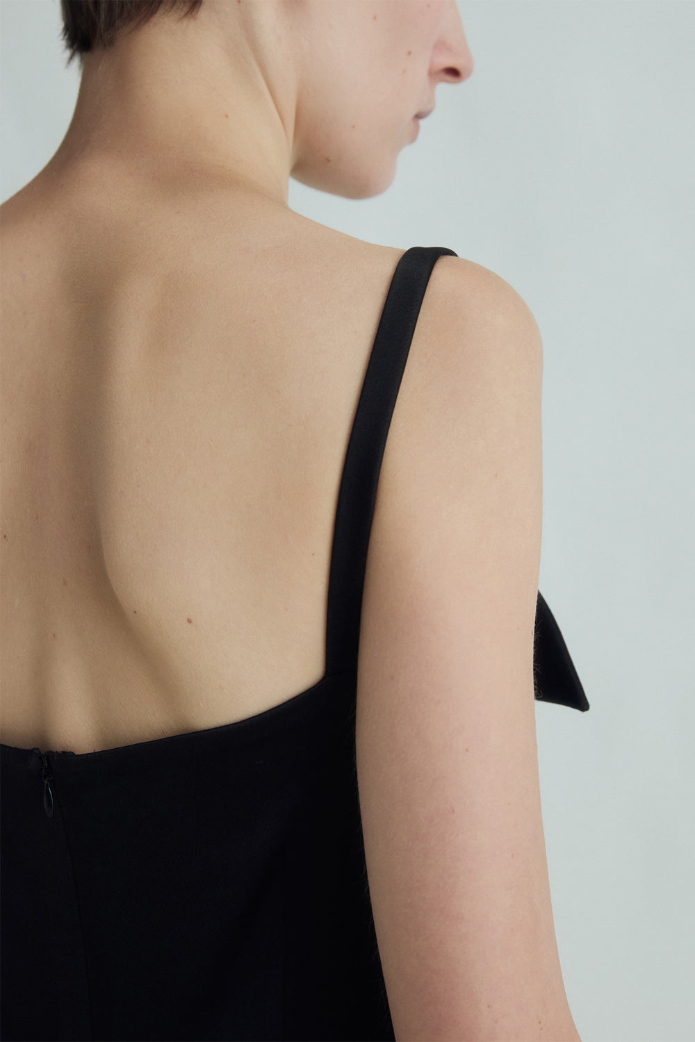 VICKTEERUT Origami-Fold Spaghetti Strap Blouse เสื้อสายเดี่ยว ตกแต่งดีเทลโอริกามิ