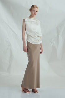 VICKTEERUT Folded-Neckline Sleeveless Blouse เสื้อแขนกุด ปกพับ จับเดรป