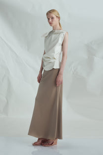 VICKTEERUT Folded-Neckline Sleeveless Blouse เสื้อแขนกุด ปกพับ จับเดรป
