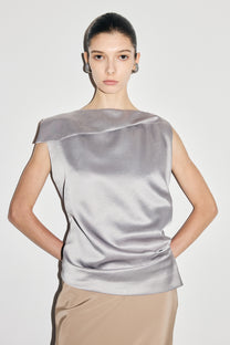 VICKTEERUT Folded-Neckline Sleeveless Blouse เสื้อแขนกุด ปกพับ จับเดรป