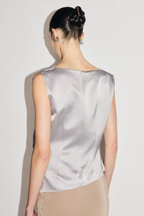 VICKTEERUT Folded-Neckline Sleeveless Blouse เสื้อแขนกุด ปกพับ จับเดรป
