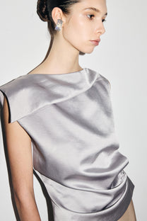 VICKTEERUT Folded-Neckline Sleeveless Blouse เสื้อแขนกุด ปกพับ จับเดรป
