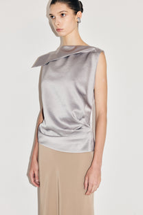 VICKTEERUT Folded-Neckline Sleeveless Blouse เสื้อแขนกุด ปกพับ จับเดรป