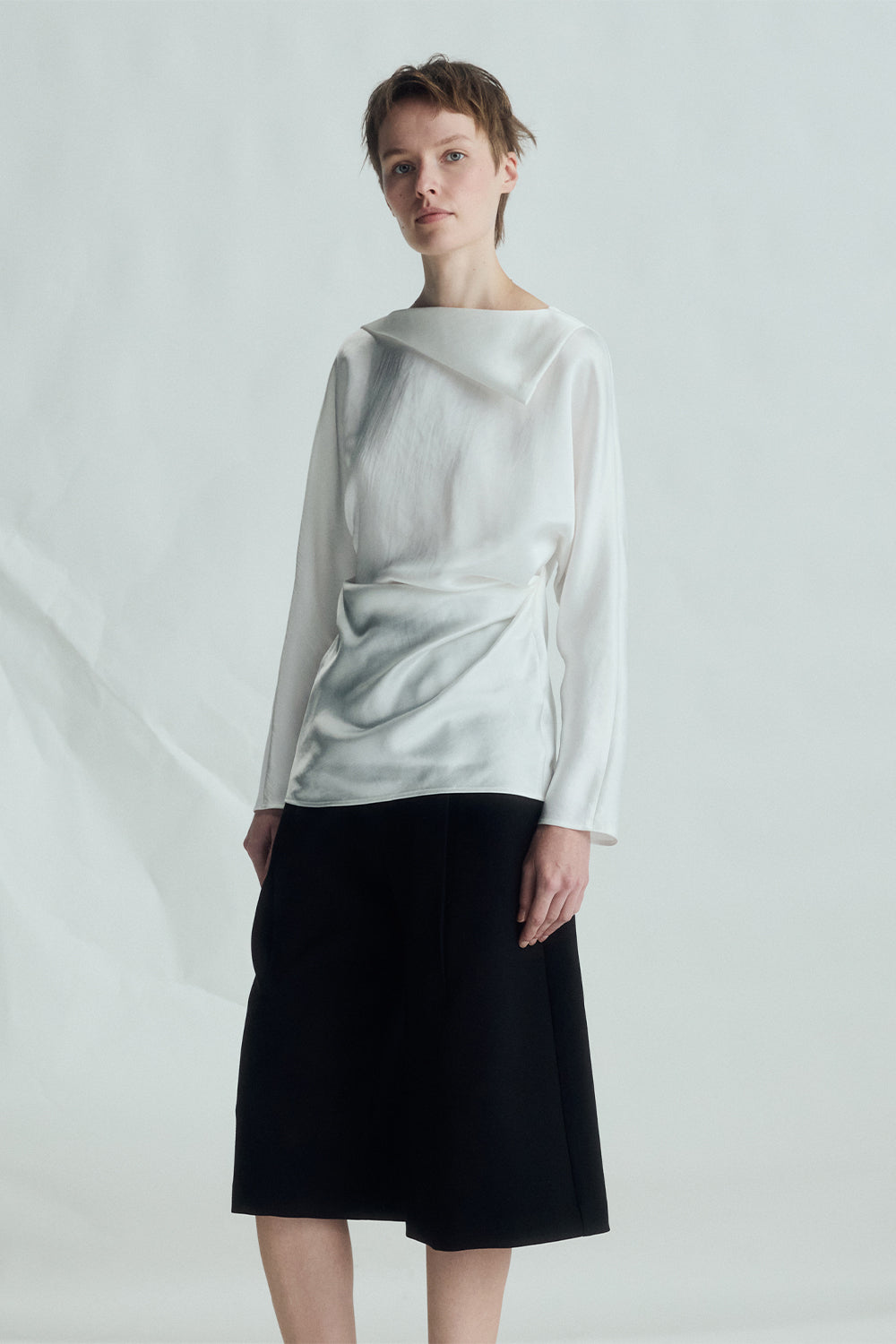VICKTEERUT Folded-Neckline Long Sleeve Blouse เสื้อแขนยาว ปกพับ จับเดรป