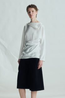 VICKTEERUT Folded-Neckline Long Sleeve Blouse เสื้อแขนยาว ปกพับ จับเดรป