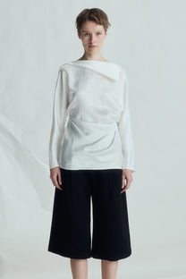 VICKTEERUT Folded-Neckline Long Sleeve Blouse เสื้อแขนยาว ปกพับ จับเดรป