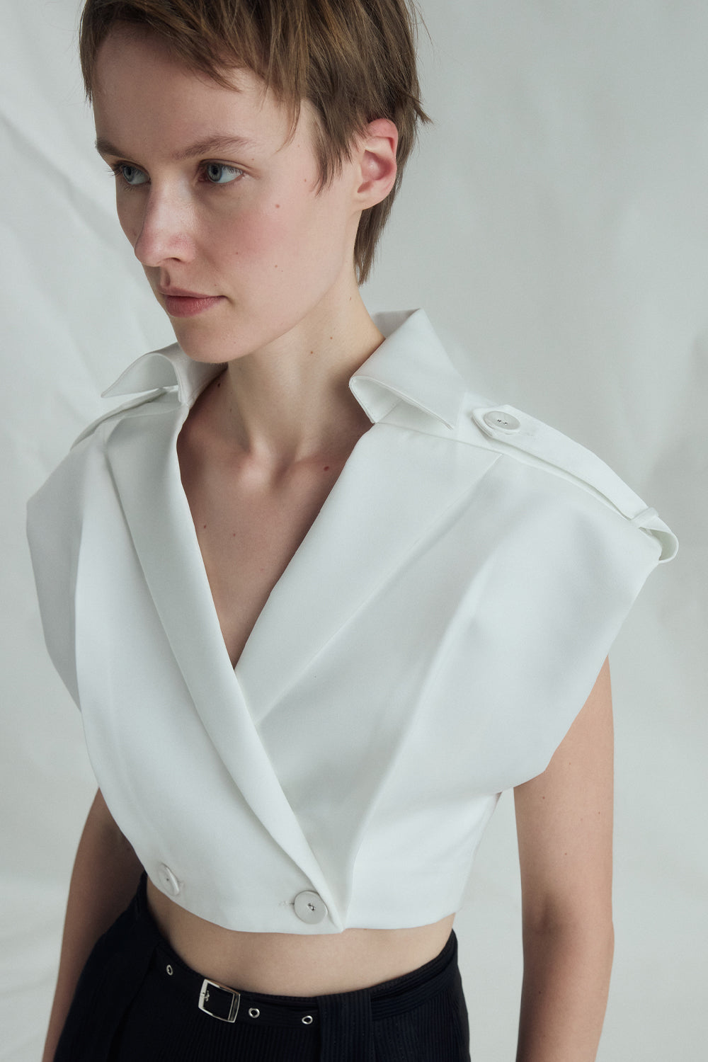 VICKTEERUT Suit Collar Cropped Blouse เสื้อตัวสั้น แขนเต่อ ปกสูท