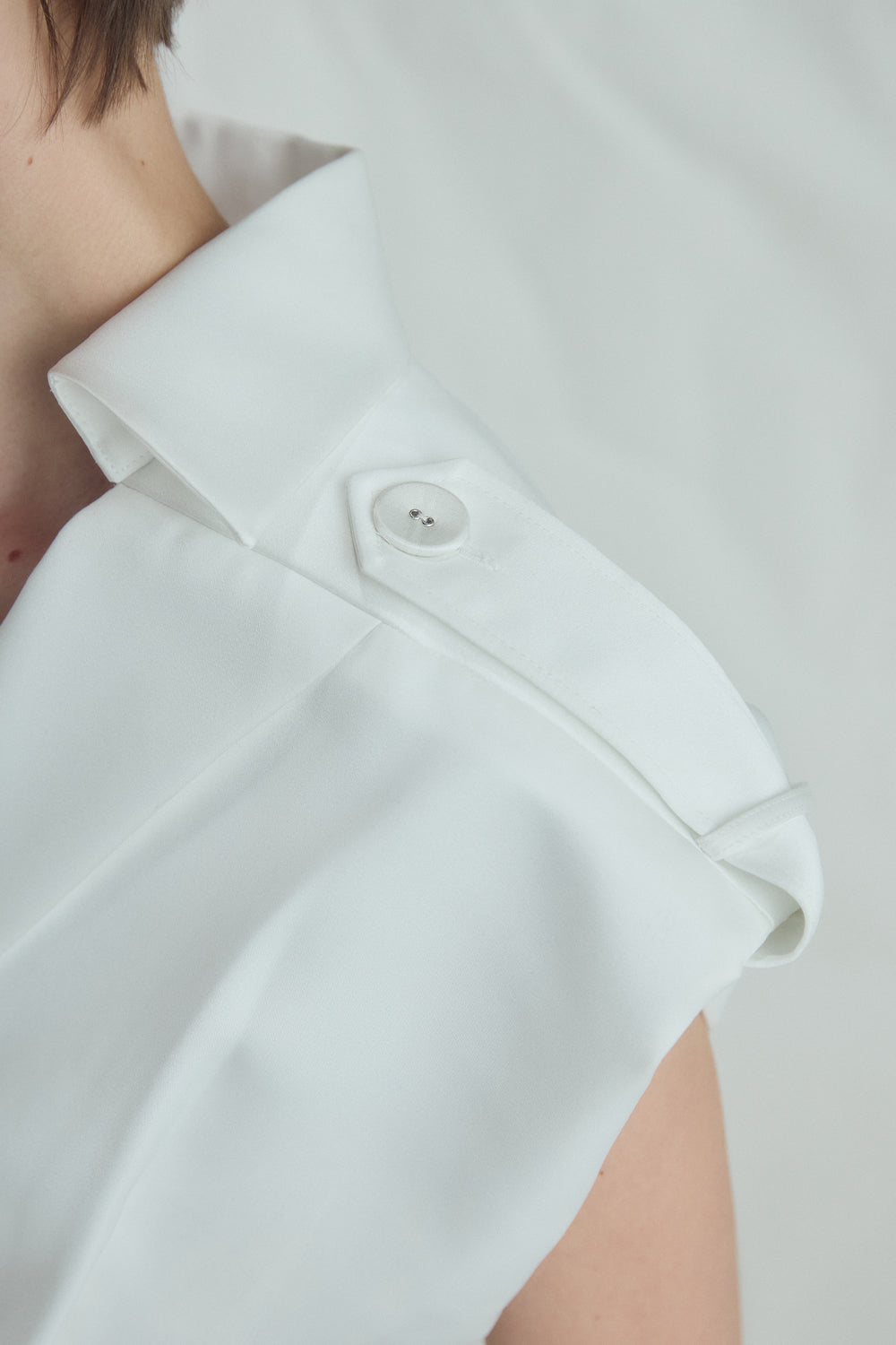 VICKTEERUT Suit Collar Cropped Blouse เสื้อตัวสั้น แขนเต่อ ปกสูท