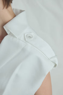 VICKTEERUT Suit Collar Cropped Blouse เสื้อตัวสั้น แขนเต่อ ปกสูท