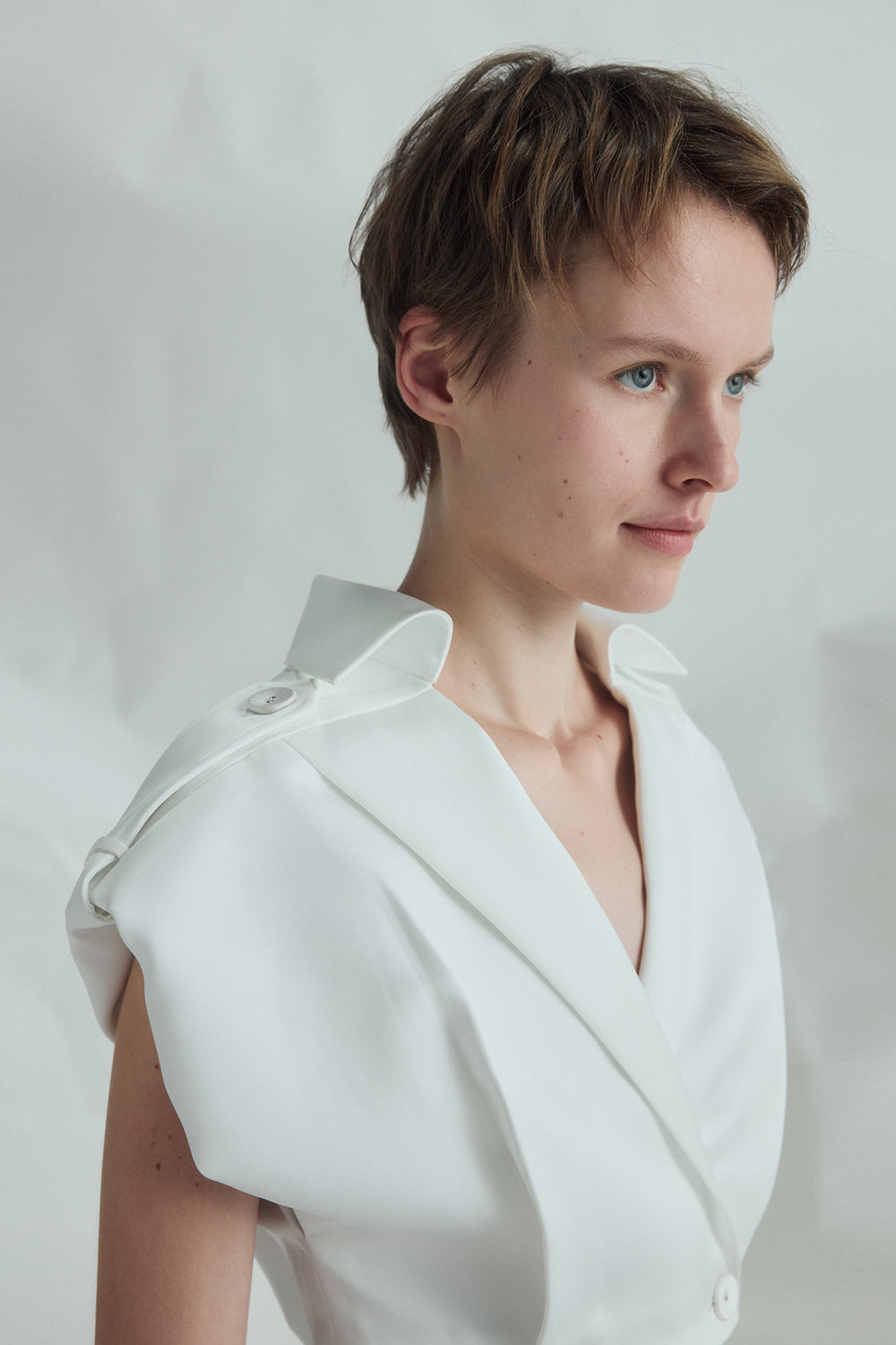 VICKTEERUT Suit Collar Cropped Blouse เสื้อตัวสั้น แขนเต่อ ปกสูท