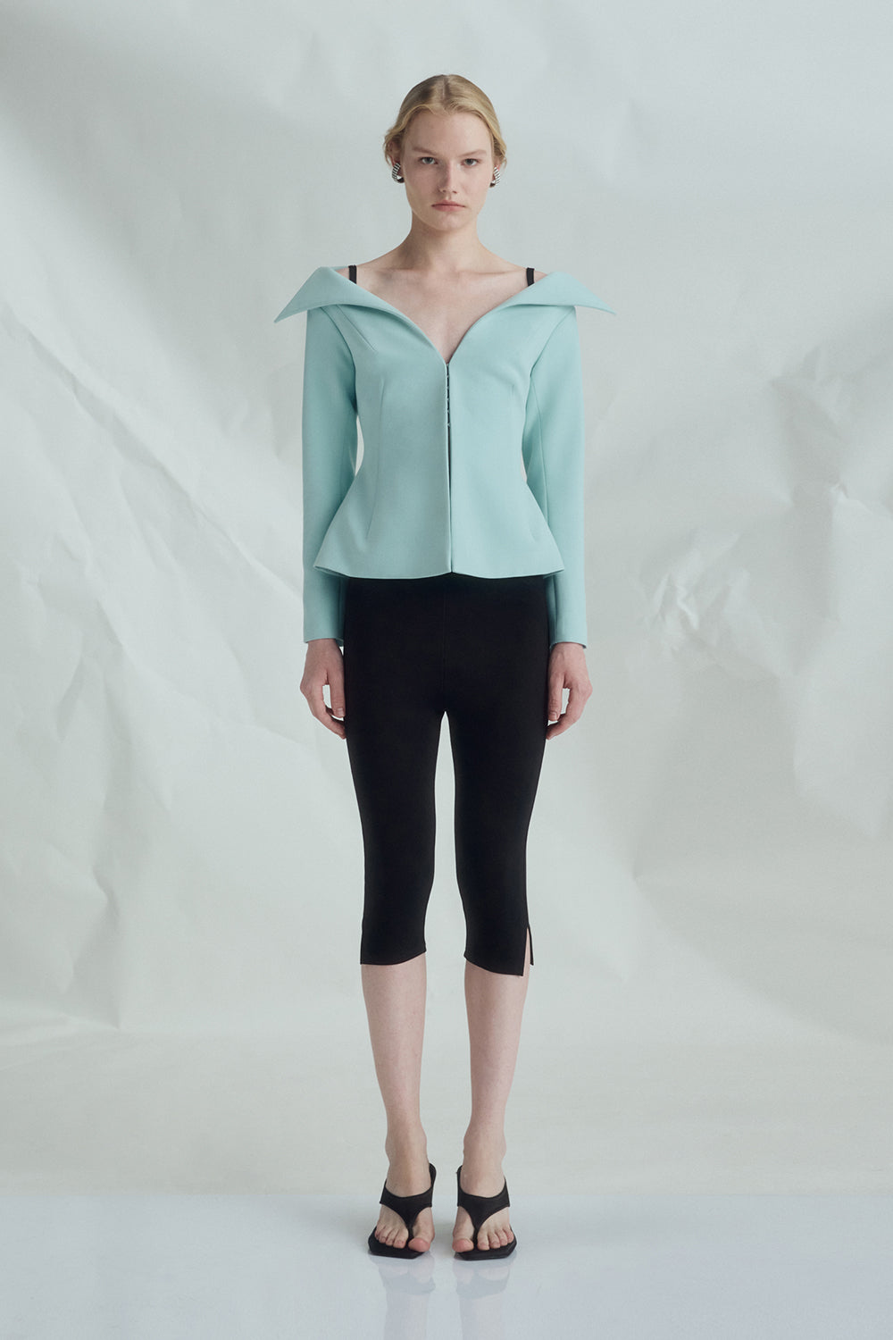 VICKTEERUT Off Shoulder Blouse with Folded Neckline เสื้อเปิดไหล่ แขนยาว คอปกพับ