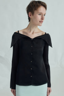 VICKTEERUT Off-Shoulder Button-Front Blouse with Folded Neckline เสื้อเปิดไหล่ แขนยาว กระดุมหน้า คอปกพับ
