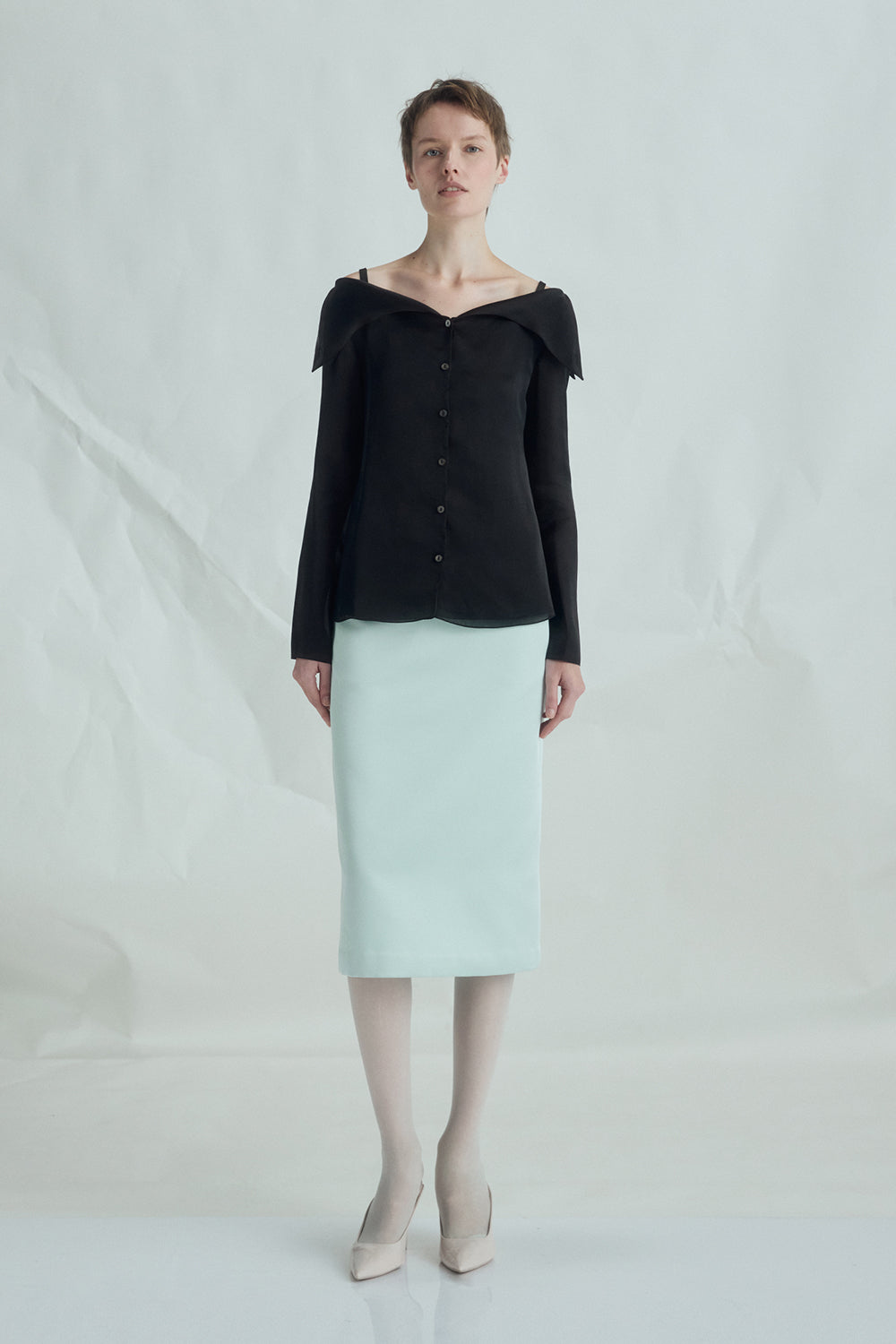 VICKTEERUT Off-Shoulder Button-Front Blouse with Folded Neckline เสื้อเปิดไหล่ แขนยาว กระดุมหน้า คอปกพับ