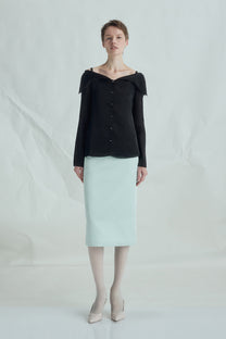 VICKTEERUT Off-Shoulder Button-Front Blouse with Folded Neckline เสื้อเปิดไหล่ แขนยาว กระดุมหน้า คอปกพับ