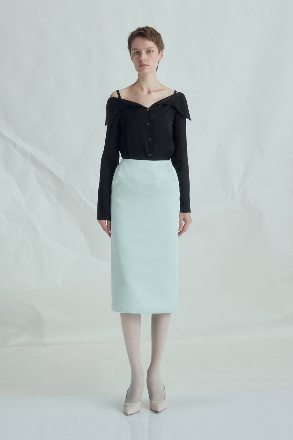 VICKTEERUT Off-Shoulder Button-Front Blouse with Folded Neckline เสื้อเปิดไหล่ แขนยาว กระดุมหน้า คอปกพับ