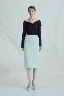 VICKTEERUT Off-Shoulder Button-Front Blouse with Folded Neckline เสื้อเปิดไหล่ แขนยาว กระดุมหน้า คอปกพับ