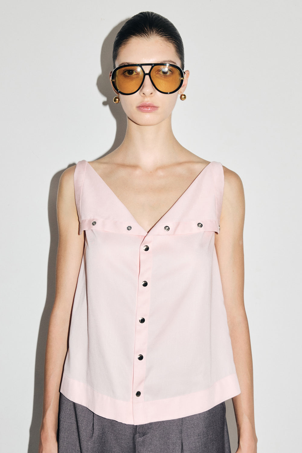 VICKTEERUT Sleeveless Open-Collar Button-Front Blouse เสื้อแขนกุด คอปก กระดุมหน้า