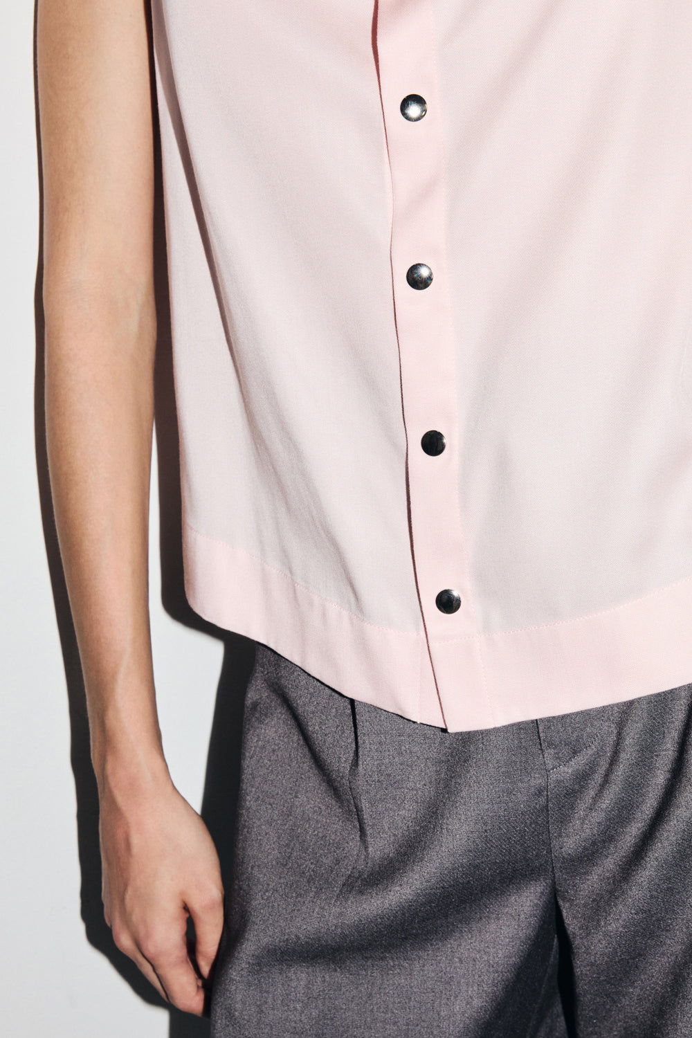 VICKTEERUT Sleeveless Open-Collar Button-Front Blouse เสื้อแขนกุด คอปก กระดุมหน้า