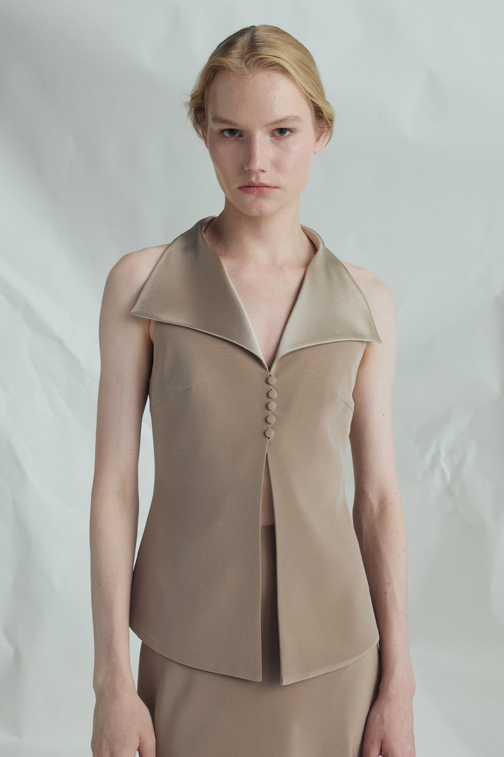 VICKTEERUT Sleeveless Open-Collar Button-Front Blouse เสื้อแขนกุด คอปก กระดุมหน้า