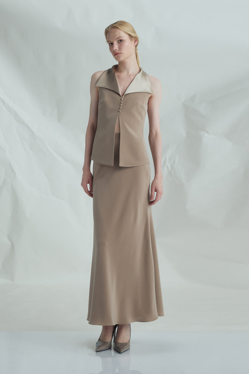 VICKTEERUT Sleeveless Open-Collar Button-Front Blouse เสื้อแขนกุด คอปก กระดุมหน้า