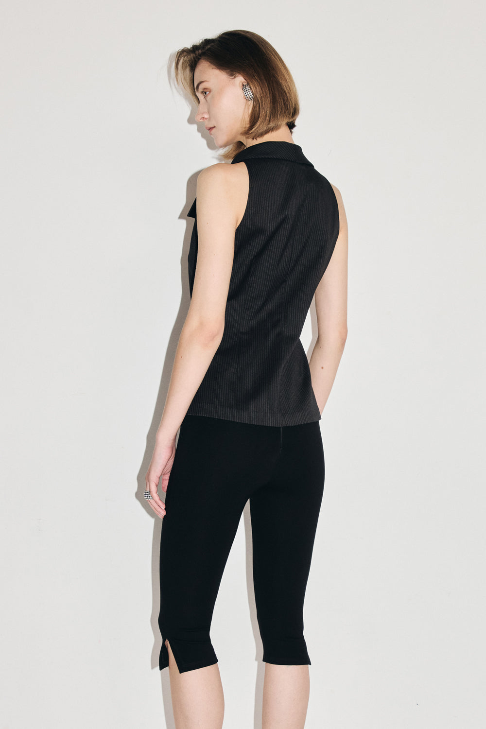 VICKTEERUT Sleeveless Open-Collar Button-Front Blouse เสื้อแขนกุด คอปก กระดุมหน้า