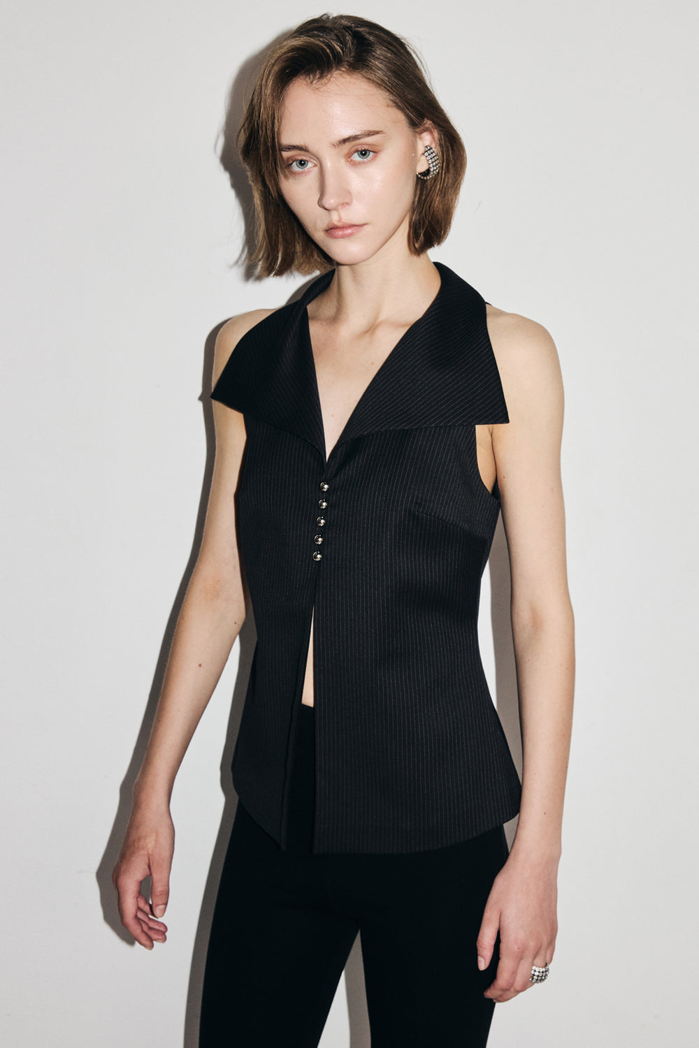 VICKTEERUT Sleeveless Open-Collar Button-Front Blouse เสื้อแขนกุด คอปก กระดุมหน้า