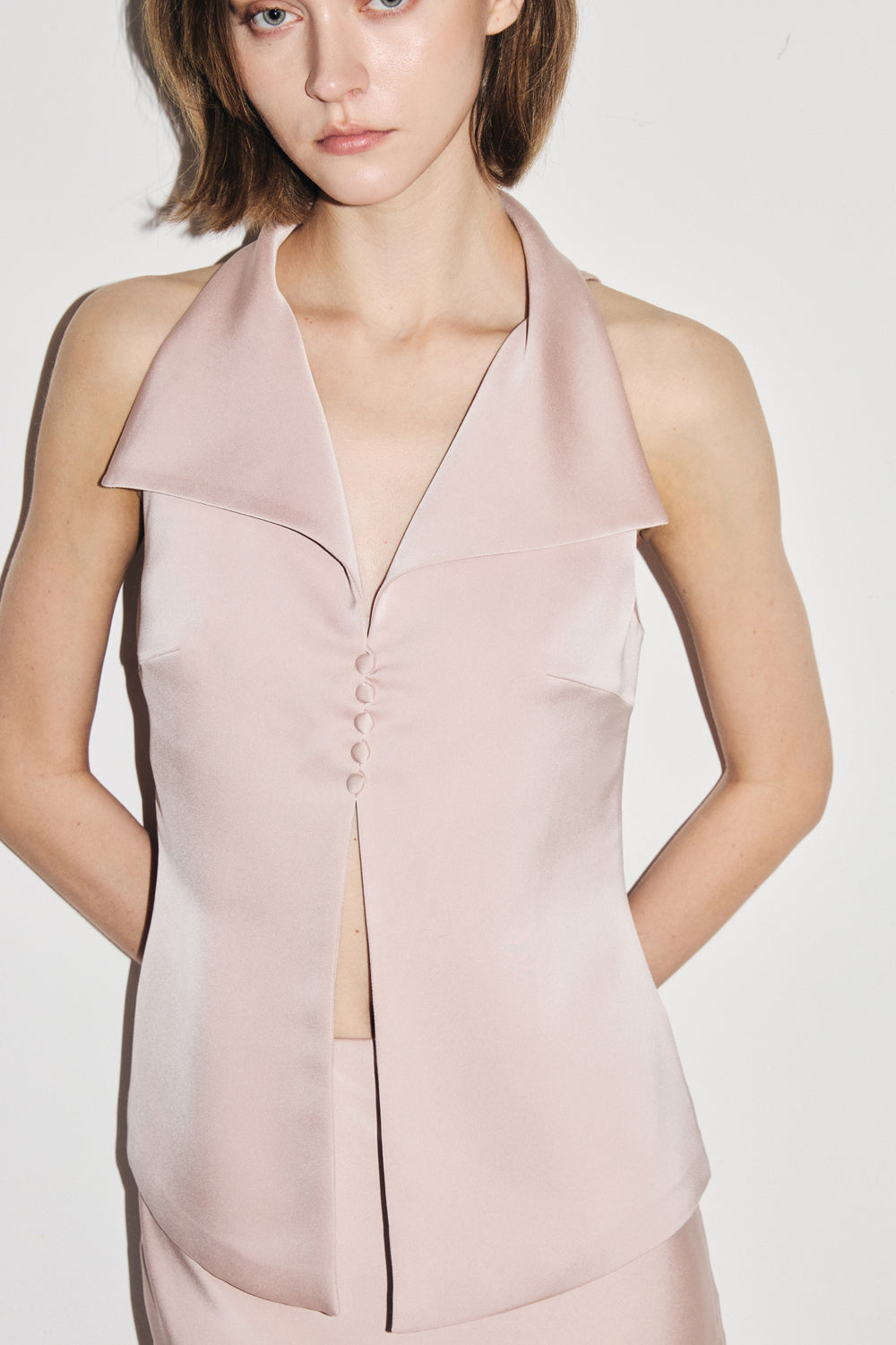 VICKTEERUT Sleeveless Open-Collar Button-Front Blouse เสื้อแขนกุด คอปก กระดุมหน้า