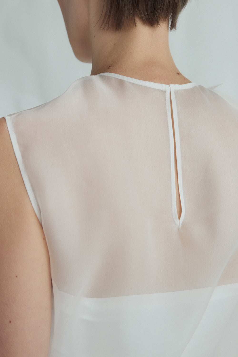 VICKTEERUT Sleeveless Blouse with Sculptural Rolled Fabric Detail เสื้อแขนกุด ตกแต่งผ้าม้วน