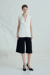 VICKTEERUT Sleeveless Blouse with Sculptural Rolled Neckline เสื้อแขนกุด ปกม้วน