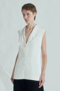 VICKTEERUT Sleeveless Blouse with Sculptural Rolled Neckline เสื้อแขนกุด ปกม้วน