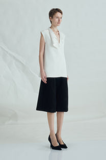 VICKTEERUT Sleeveless Blouse with Sculptural Rolled Neckline เสื้อแขนกุด ปกม้วน