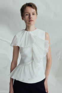 VICKTEERUT Sleeveless Blouse with Pleat Ruffle Detail เสื้อแขนกุด ตกแต่งระบายอัดพลีท