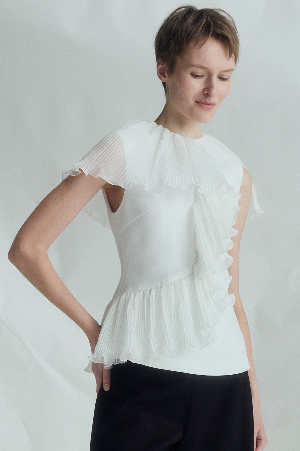 VICKTEERUT Sleeveless Blouse with Pleat Ruffle Detail เสื้อแขนกุด ตกแต่งระบายอัดพลีท